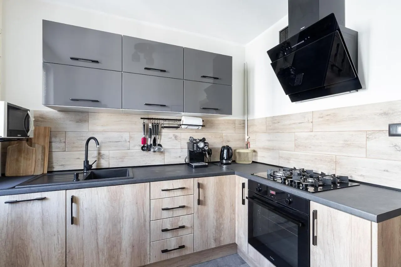 Loftowy, 3-Pokojowy Apartament W Pieknej Okolicy contacts